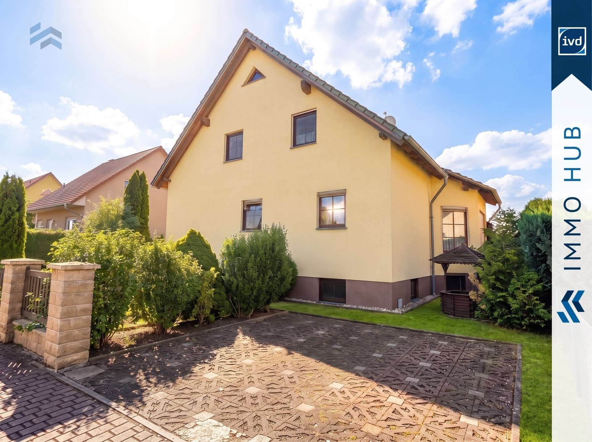 Großzügiges Zweifamilienhaus mit Einliegerwohnung, Pool und unverbaubarem Naturblick – Bild 2