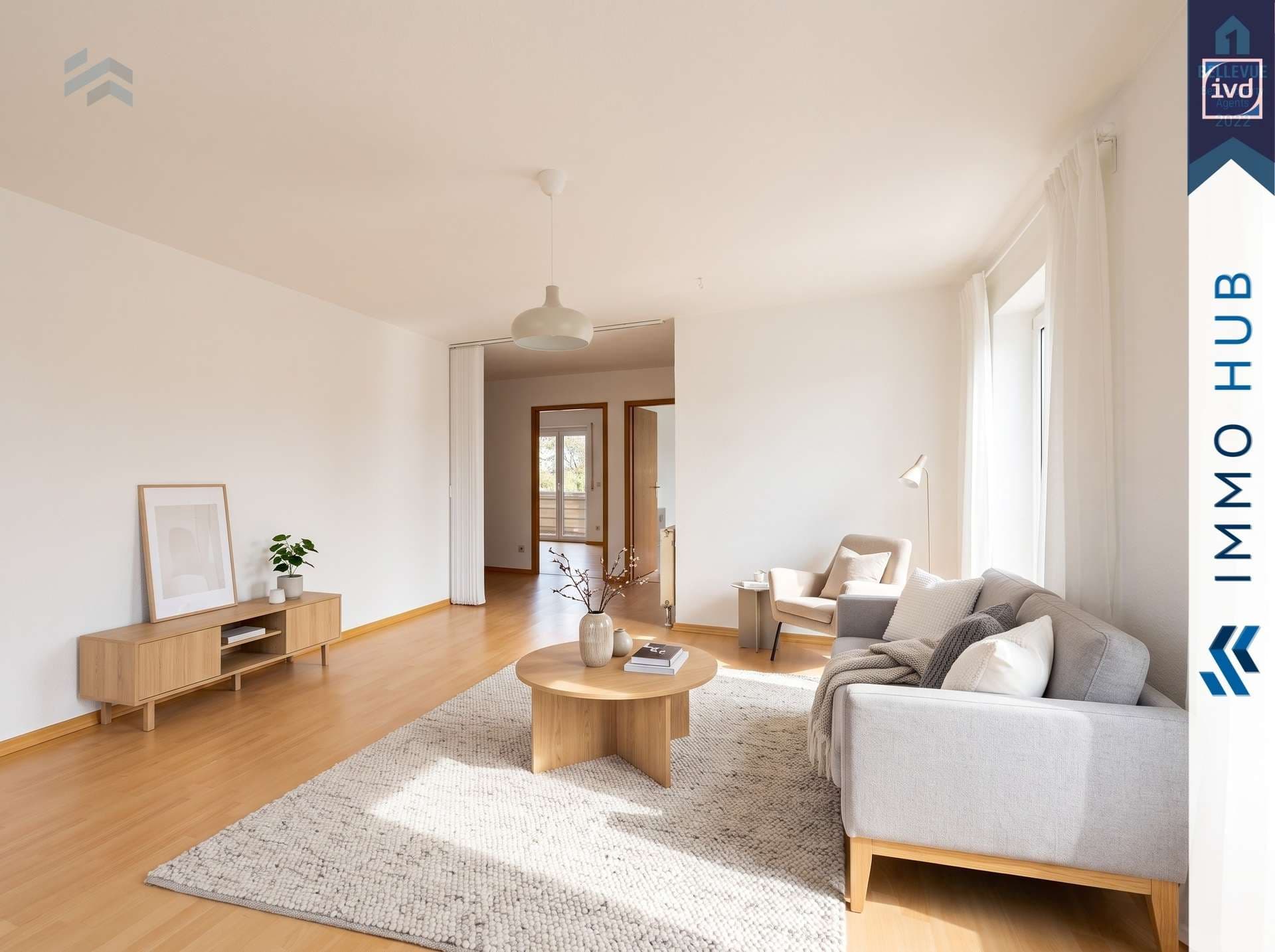 Wohnzimmer mit Balkon