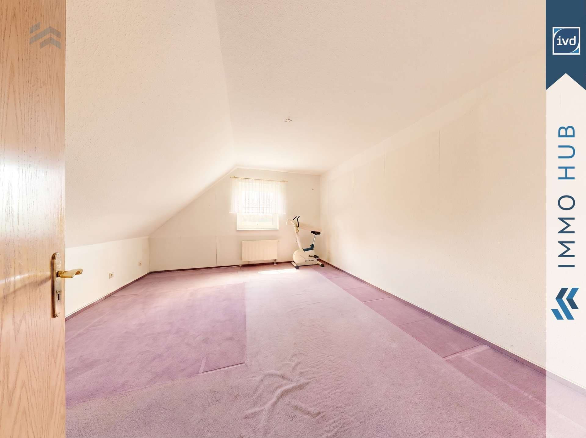 Großzügiges Zweifamilienhaus mit Einliegerwohnung, Pool und unverbaubarem Naturblick – Bild 18