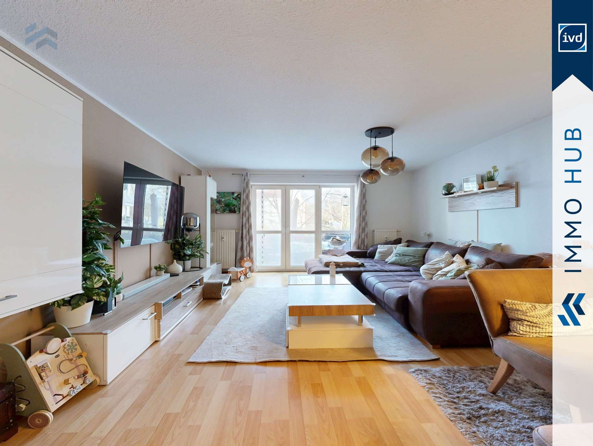 Wohnzimmer mit Balkon