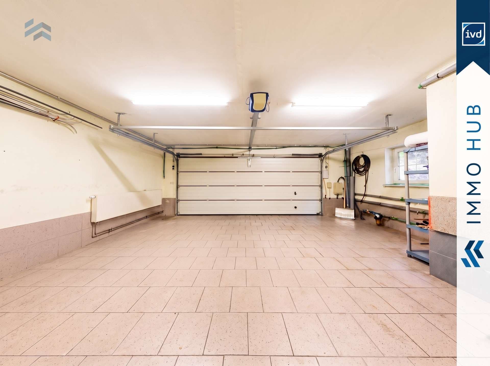 Großzügiges Zweifamilienhaus mit Einliegerwohnung, Pool und unverbaubarem Naturblick – Bild 26